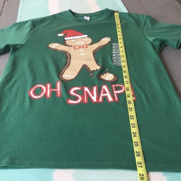 Oh Snap Short Sleeve Crewneck Christmas Gingerbread Man Graphic T-Shirt - Picture 6 of 6